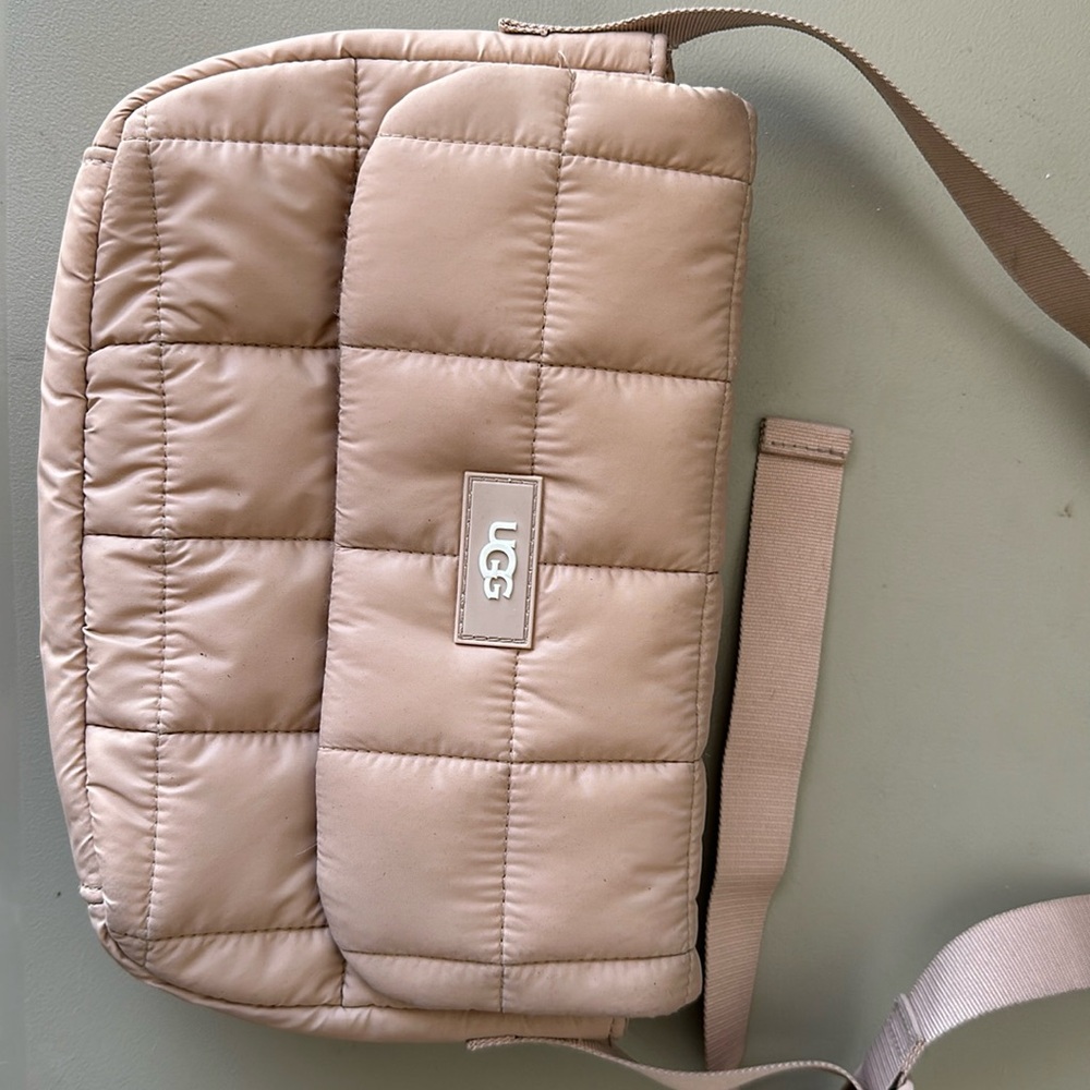 Crossbody Ugg !